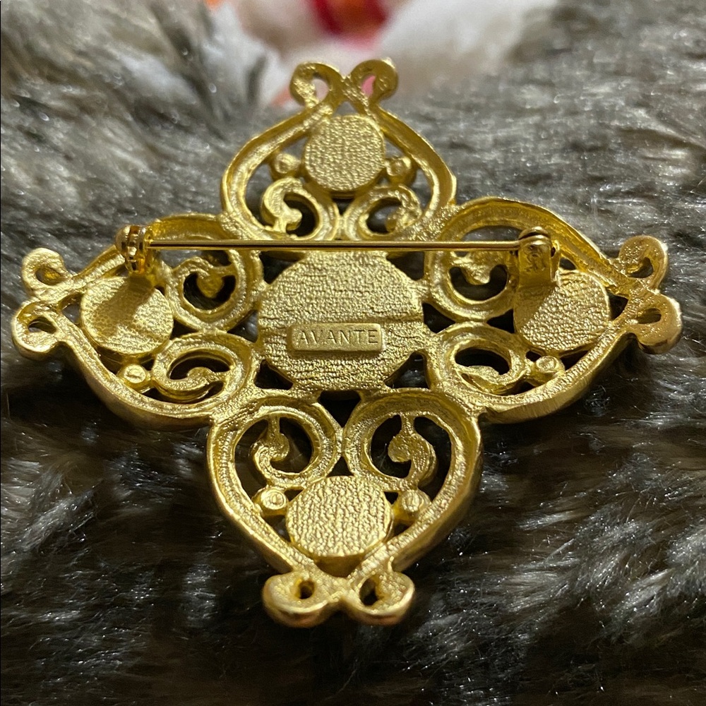 SIGNED AVANTE Elegant Gold Brooch with Multicolor faux Gemstones - Picture 3 of 3